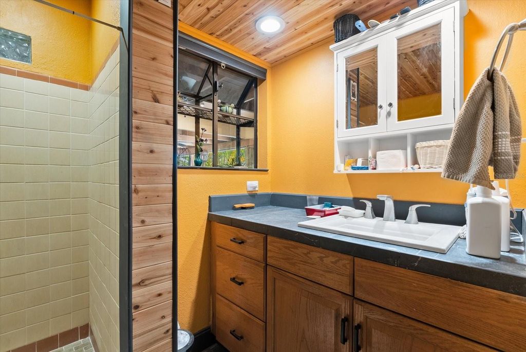 Image 10 of property listing at 1717 HAZELWOOD STREET, Sarasota, FL 34231