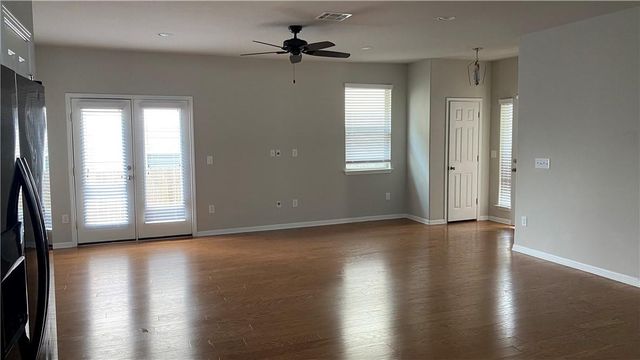 430 Twisted Oaks LN, Buda, TX 78610