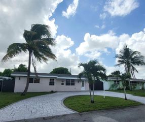 8140 NW 11th Ct 8140, Pembroke Pines, FL 33024