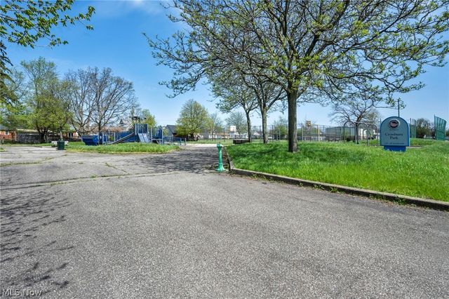 13313 Sprecher Avenue, Cleveland, OH 44135