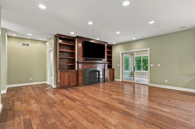 530 N ROUTE O, Rocheport, MO 65279
