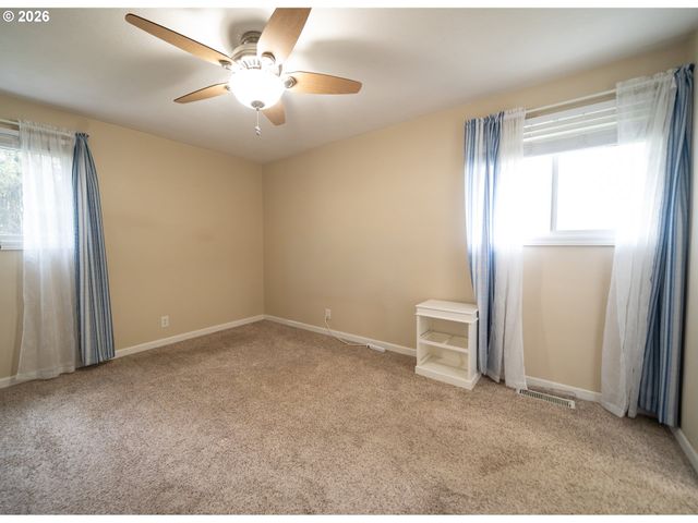 5940 MACLEAY Rd Se, Salem, OR 97317