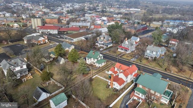 40 CAVE ST, Luray, VA 22835