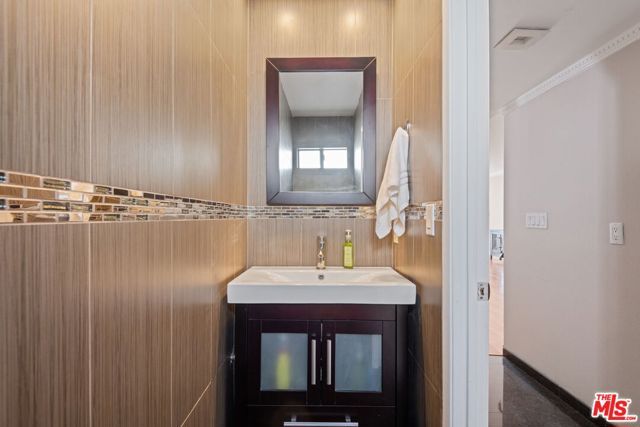 6420 Hazeltine Avenue 9, Los Angeles, CA 91401