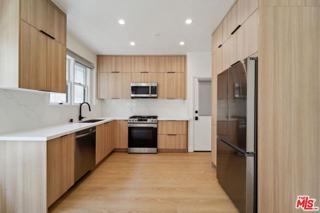 9122 W 3rd Street, Los Angeles, CA 90048