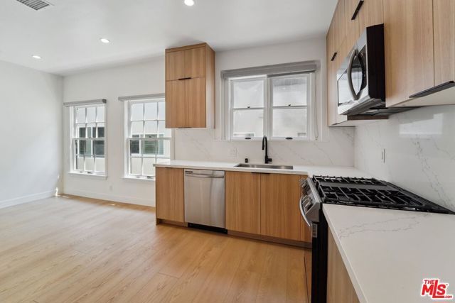 9122 W 3rd Street, Los Angeles, CA 90048