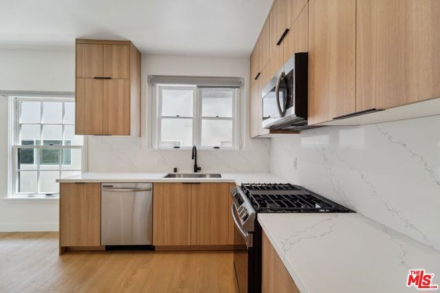 9122 W 3rd Street, Los Angeles, CA 90048