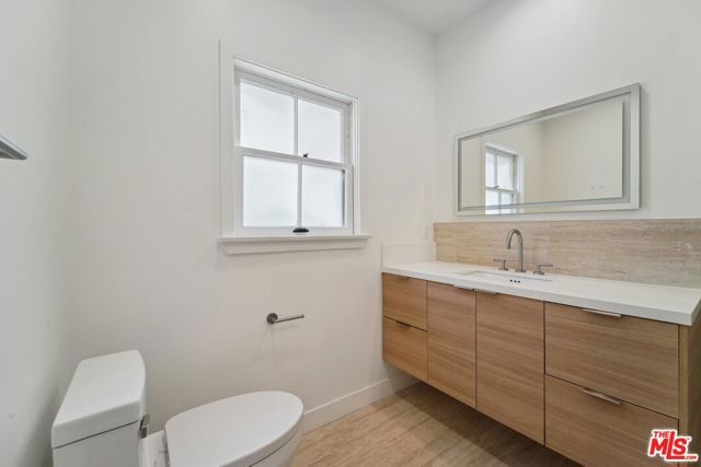 9122 W 3rd Street, Los Angeles, CA 90048