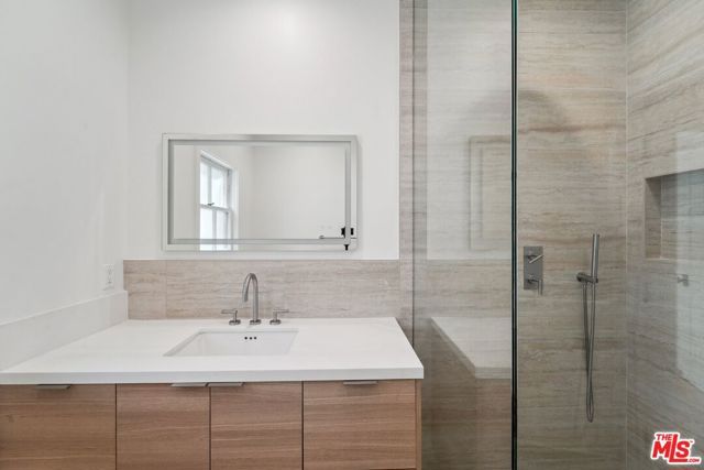 9122 W 3rd Street, Los Angeles, CA 90048