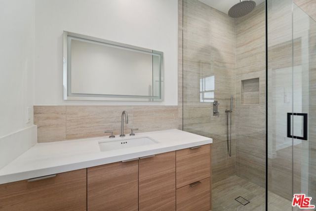 9122 W 3rd Street, Los Angeles, CA 90048