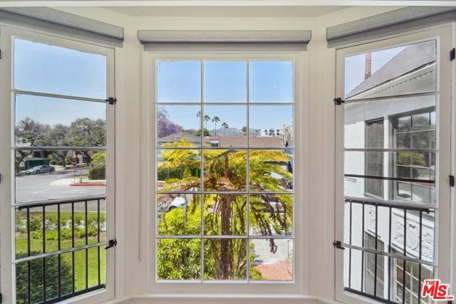 9122 W 3rd Street, Los Angeles, CA 90048
