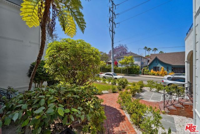 9122 W 3rd Street, Los Angeles, CA 90048