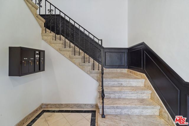 9122 W 3rd Street, Los Angeles, CA 90048