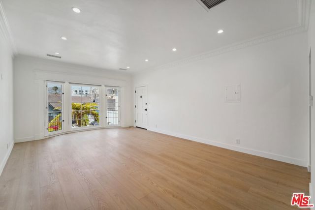 9122 W 3rd Street, Los Angeles, CA 90048