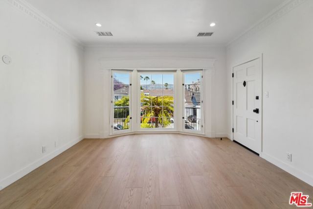 9122 W 3rd Street, Los Angeles, CA 90048