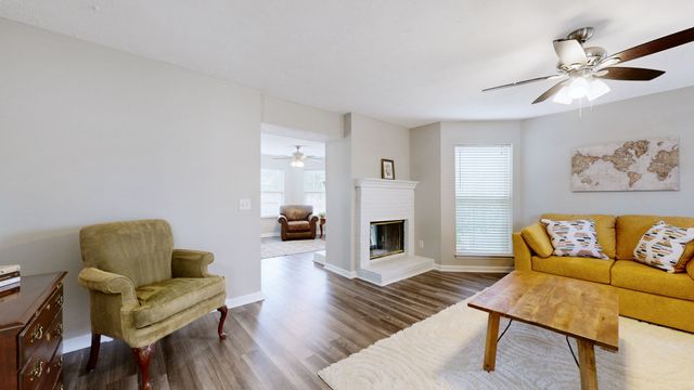 422 Randall Ln, La Vergne, TN 37086