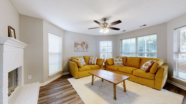 422 Randall Ln, La Vergne, TN 37086