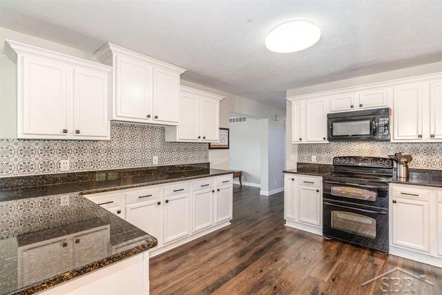 247 N Five Mile Road, Midland, MI 48640