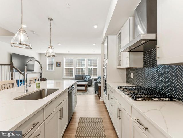 2841 HOKIE LN, Alexandria, VA 22306
