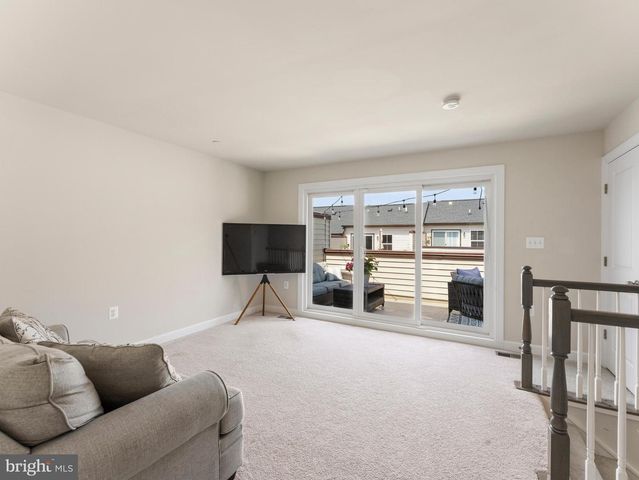 2841 HOKIE LN, Alexandria, VA 22306