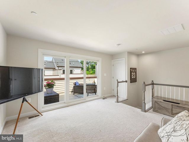 2841 HOKIE LN, Alexandria, VA 22306
