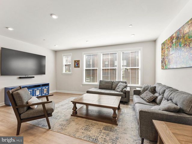 2841 HOKIE LN, Alexandria, VA 22306