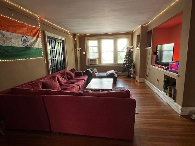 317 Saint Paul Street 1, Brookline, MA 02446