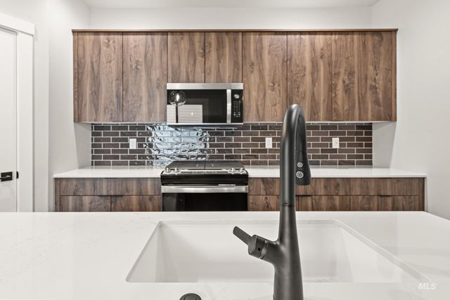 6741 S Harvest Cove Ave, Boise, ID 83709