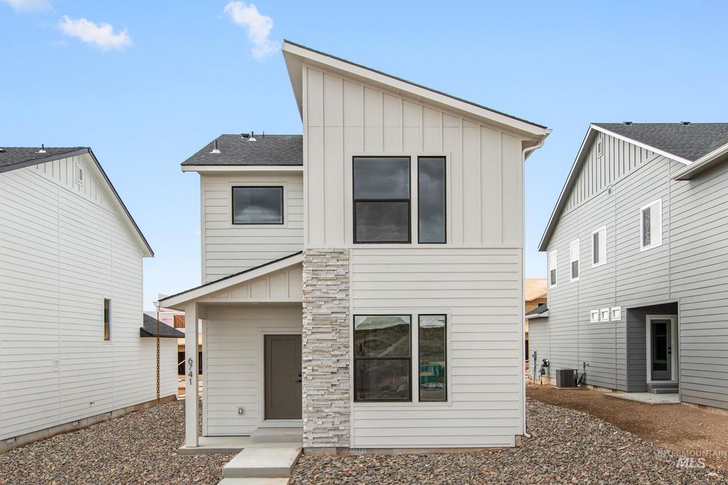 6741 S Harvest Cove Ave, Boise, ID 83709