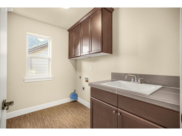 8034 Sw 195TH Ave, Beaverton, OR 97007