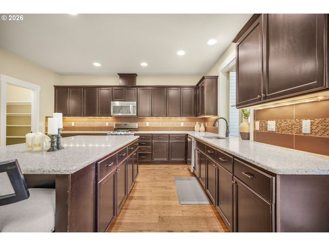 8034 Sw 195TH Ave, Beaverton, OR 97007