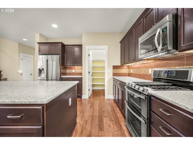 8034 Sw 195TH Ave, Beaverton, OR 97007