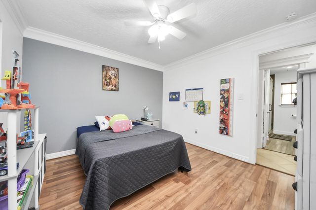 24 Woody Creek Drive, Conroe, TX 77301