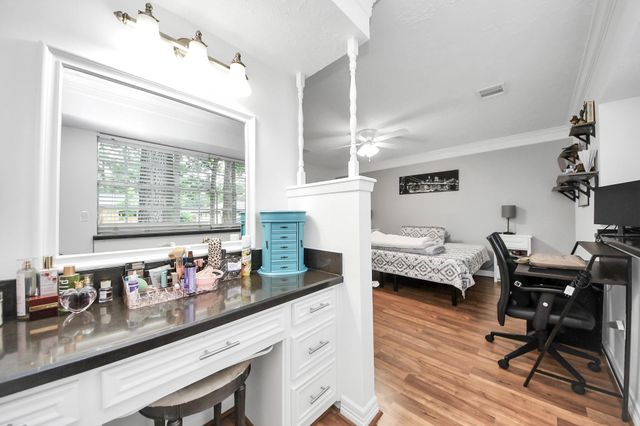 24 Woody Creek Drive, Conroe, TX 77301