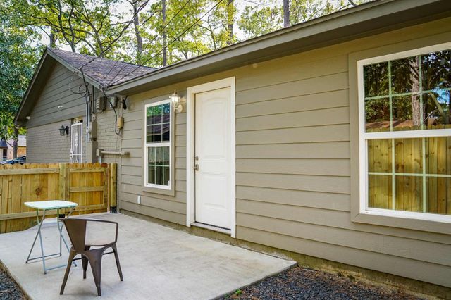 24 Woody Creek Drive, Conroe, TX 77301