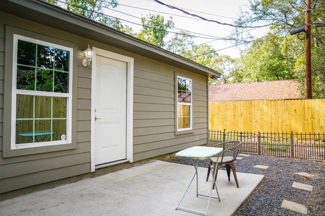 24 Woody Creek Drive, Conroe, TX 77301