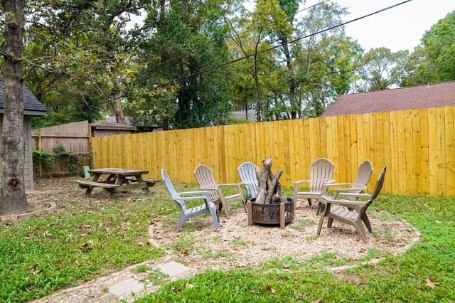 24 Woody Creek Drive, Conroe, TX 77301