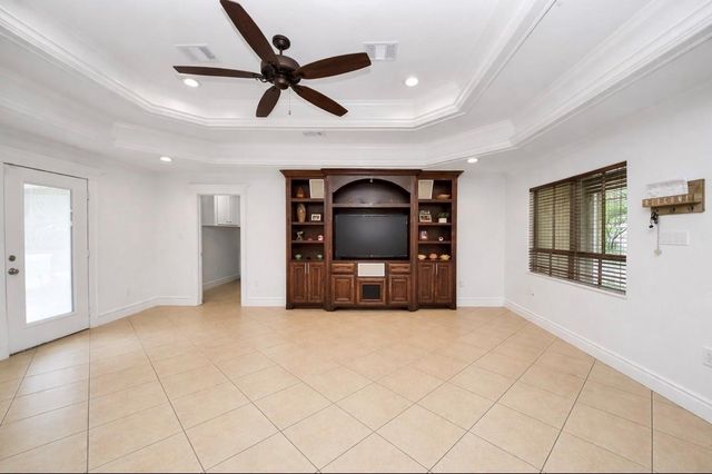 24 Woody Creek Drive, Conroe, TX 77301