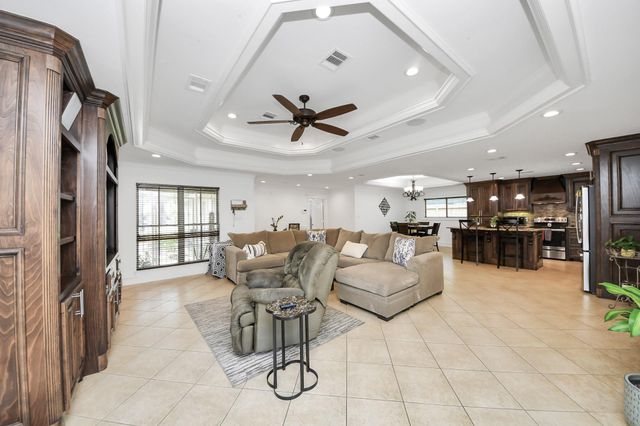 24 Woody Creek Drive, Conroe, TX 77301