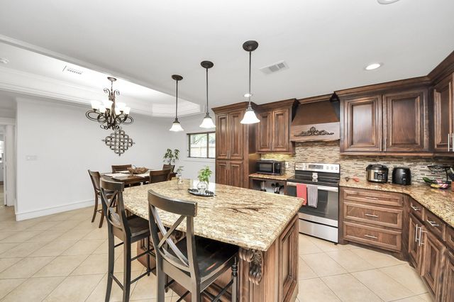 24 Woody Creek Drive, Conroe, TX 77301