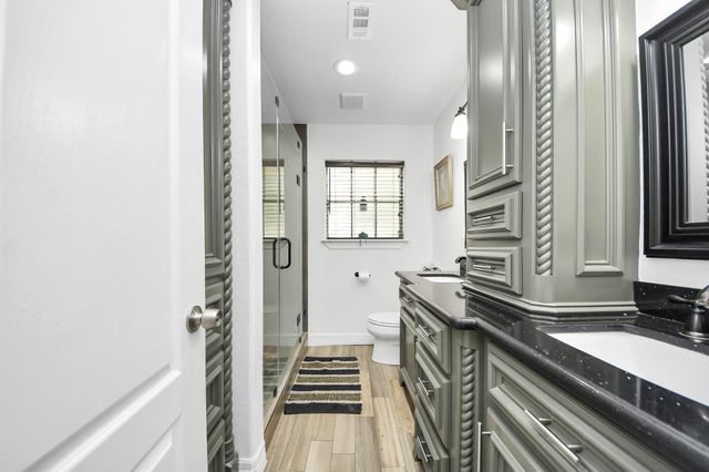 24 Woody Creek Drive, Conroe, TX 77301