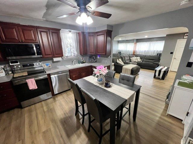 77 Fulton St, Fall River, MA 02720