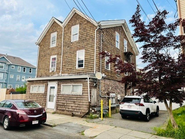 77 Fulton St, Fall River, MA 02720