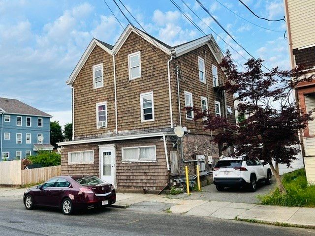 77 Fulton St, Fall River, MA 02720