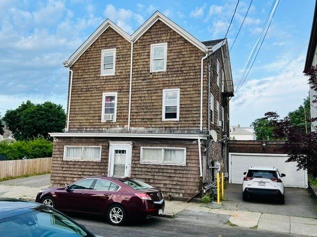 77 Fulton St, Fall River, MA 02720