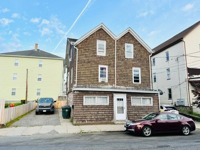 77 Fulton St, Fall River, MA 02720