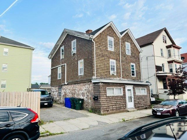77 Fulton St, Fall River, MA 02720