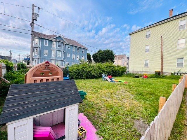 77 Fulton St, Fall River, MA 02720