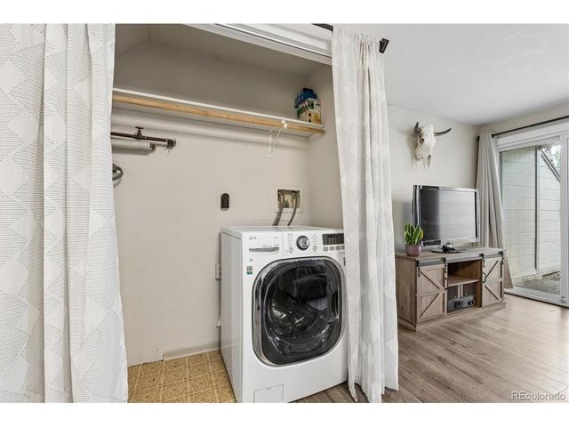 1039 E Moorhead Cir, Boulder, CO 80305