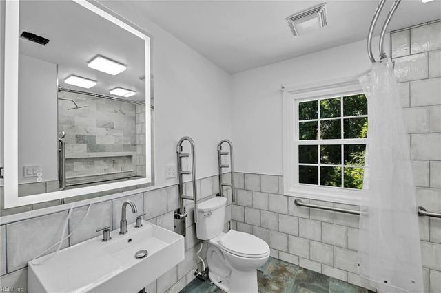 1224 Lawrence Grey DR, Virginia Beach, VA 23455